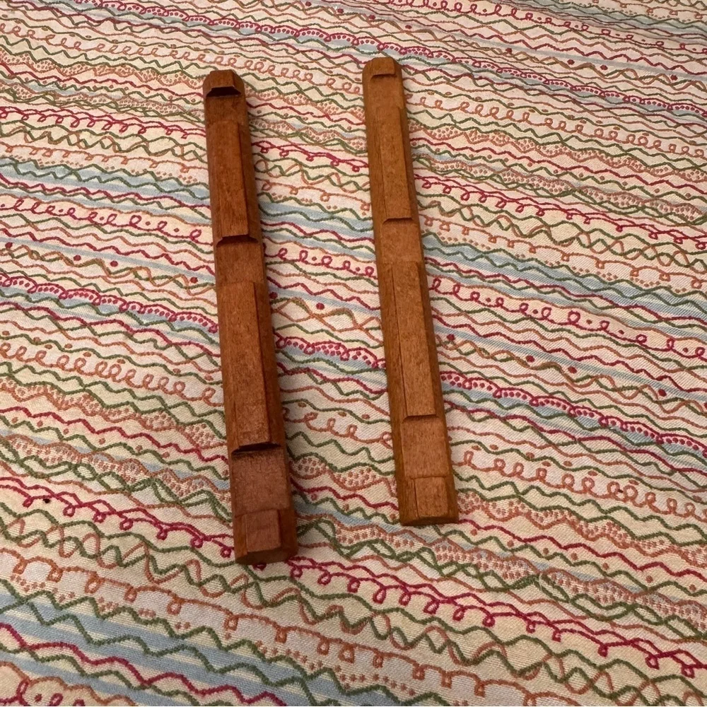 Wooden building toys like Lincoln Logs notched for building structures 109pieces
